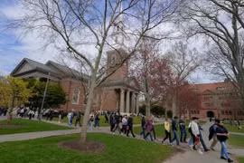 Mỹ tạm dừng phỏng vấn thị thực sinh viên quốc tế