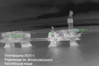 Ukraine tấn công một dàn khoan dầu của Nga trong một chiến dịch ngày 11-1. Ảnh: militarnyi
