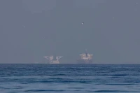 Iran đe dọa phong tỏa eo biển Hormuz vô thời hạn