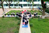 Lớp học không tường: "Hồi sinh" lá khô: Bài học xanh giữa sân trường