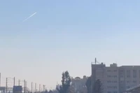 Ảnh chụp màn hình video trên truyền thông Iran, cho thấy tên lửa được phóng lên trời. Ảnh: Reuters