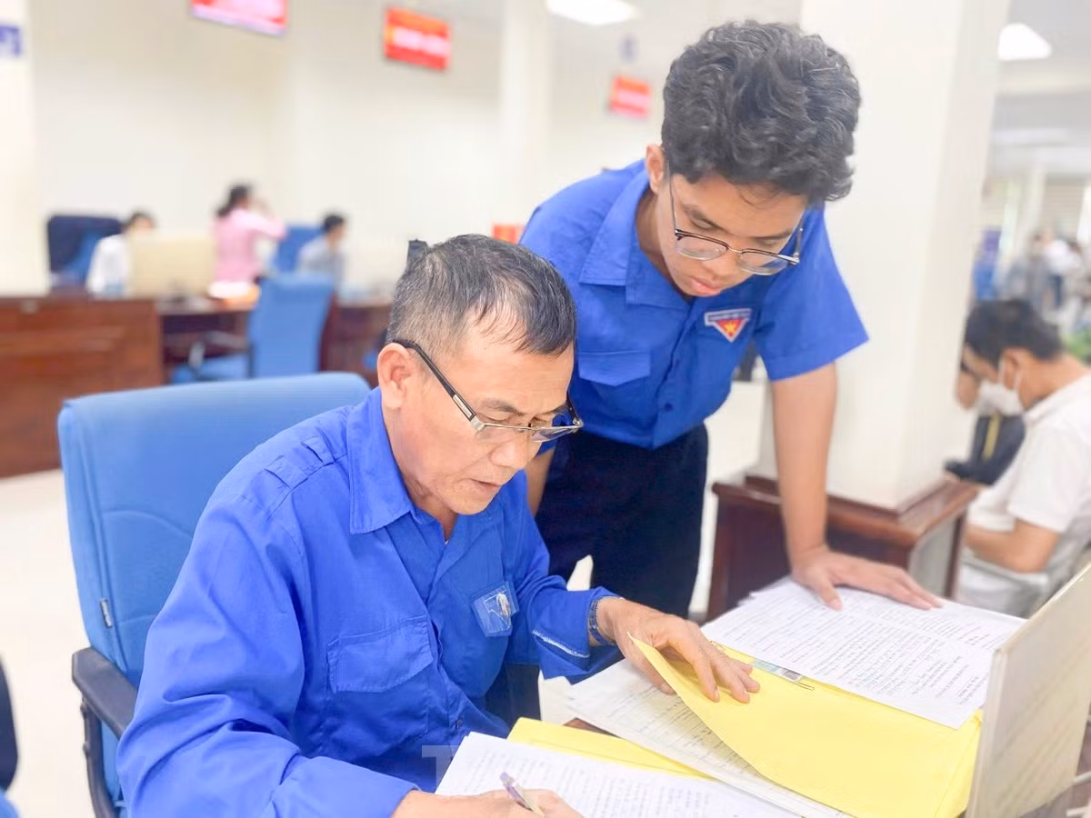 Tuổi trẻ Gia Lai luôn có mặt tại Trung tâm Phục vụ hành chính công và Bộ phận Một cửa cấp xã mới để hỗ trợ người dân.