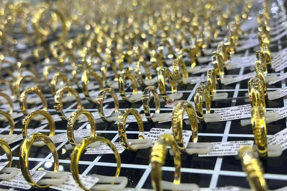 Giá vàng trong nước tăng vọt, tiến dần về mốc 125 triệu đồng/lượng