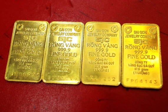Cuối tuần, giá vàng tiếp tục tiến đến mốc 160 triệu đồng/lượng