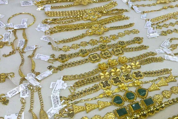 Giá vàng trong nước đi ngang, neo ở mốc 121,5 triệu đồng/lượng