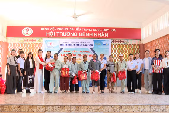 Cuộc thi Hoa hậu Thương hiệu Việt Nam 2026: Trao 100 suất quà tại Làng phong Quy Hòa