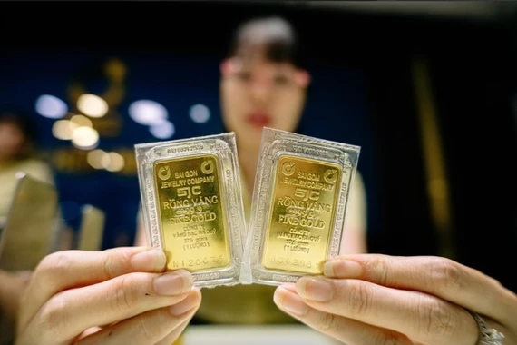 Cuối tuần, giá vàng trong nước tiếp tục vọt tăng, tiến sát mốc 160 triệu đồng/lượng