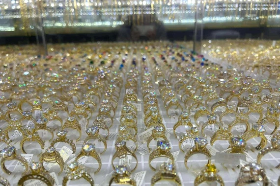 Trưa 28-1, vàng miếng tiếp tục tăng thêm 2,5 triệu đồng, giữ mức 182,6 triệu đồng/lượng