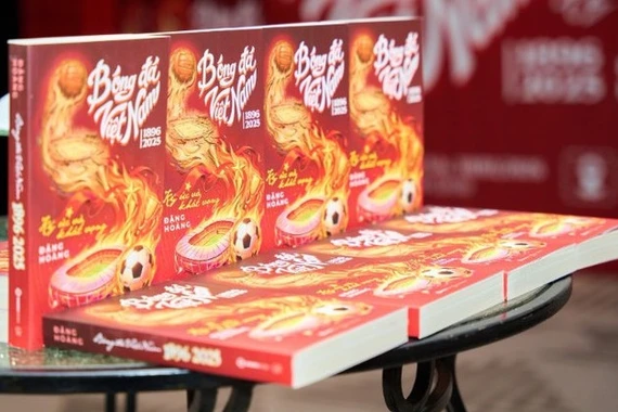 Ra mắt cuốn sách “Bóng đá Việt Nam (1896-2025): Ký ức và khát vọng”