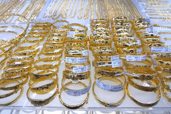 Giá vàng trong nước tiếp tục giảm trong ngày 3-4