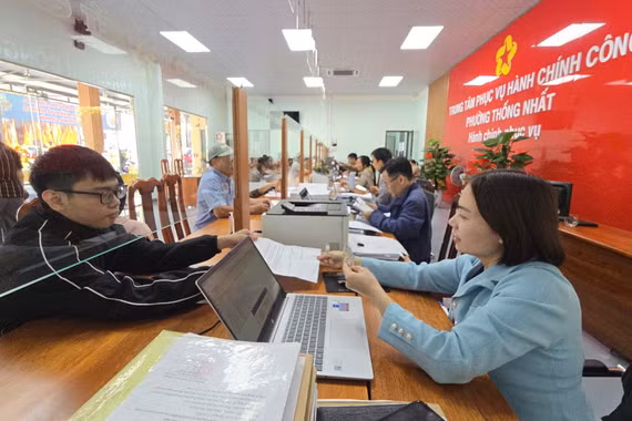 Người dân không hài lòng, cán bộ “một cửa” có thể bị thay