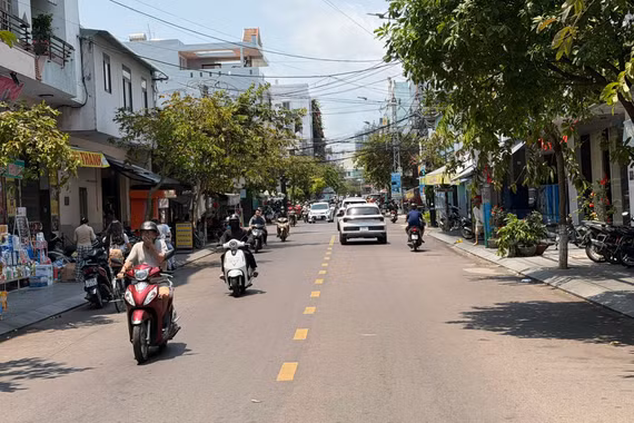 Thời tiết ngày 3-5: Phía Đông các tỉnh Quảng Ngãi và Gia Lai có nhiệt độ cao nhất 35-36 độ
