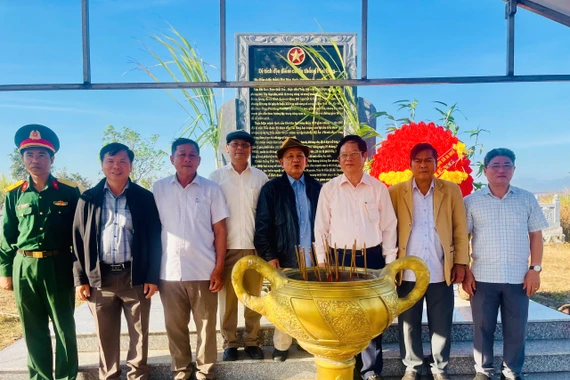 Cuối năm về thăm chiến trường xưa