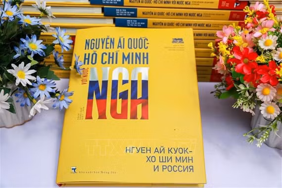 Phát hành sách ảnh song ngữ Việt - Nga “Nguyễn Ái Quốc - Hồ Chí Minh với nước Nga”