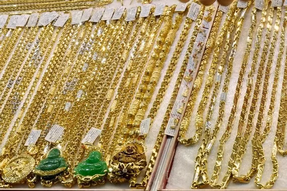 Cập nhật giá vàng ngày 4-6: Tiếp đà giảm, vàng trong nước còn 156,5 triệu đồng/lượng