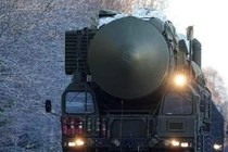 Tên lửa siêu vượt âm Oreshnik được Nga triển khai ở Belarus. Ảnh: Izvestia