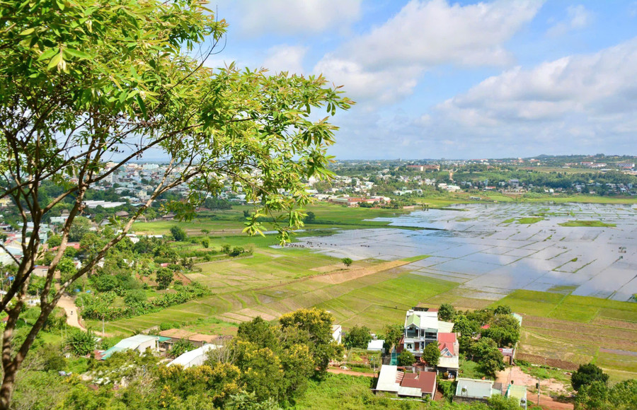 Thung lũng Ia Nung mùa nước nổi như tấm gương khổng lồ soi bóng mây trời. Ảnh: Nguyễn Thị Diễm thung-lung-ia-nung-mua-nuoc-noi-4476.jpg