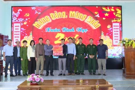 Bí thư Tỉnh ủy Thái Đại Ngọc thăm, chúc Tết tại xã Sơn Lang.