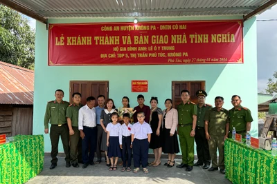 Trao 3 ngôi nhà cho công nhân khó khăn, hộ nghèo tại Chư Prông và Krông Pa