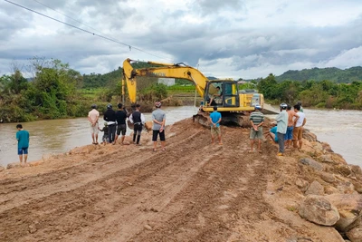 Ngầm tràn thôn Mơ Năng 2 được khắc phục, người dân và phương tiện đã lưu thông trở lại