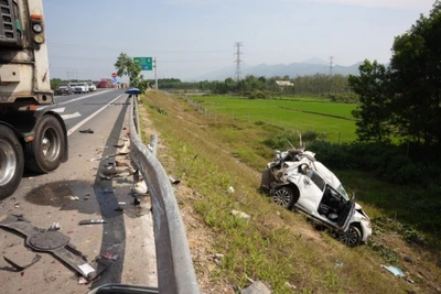 Khẩn trương làm rõ nguyên nhân vụ tai nạn đặc biệt nghiêm trọng trên tuyến cao tốc Cam Lộ-La Sơn