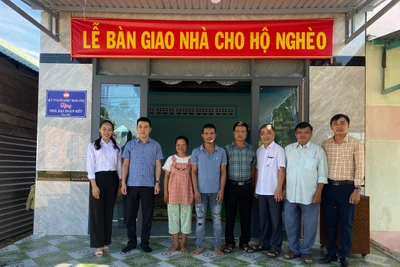 Trao 3 căn nhà cho hộ nghèo thị xã Ayun Pa và huyện Krông Pa