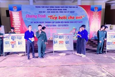 200 đoàn viên giao lưu truyền thống “Tiếp bước cha anh”