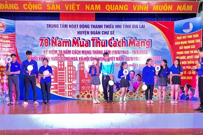 Giao lưu chủ đề “78 năm mùa thu Cách mạng” tại xã Bar Maih