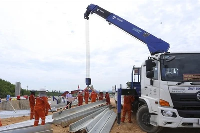 Trên đại công trường 500KV mạch 3 - bài 1: 'Vượt nắng, thắng mưa'