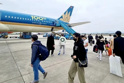 Yêu cầu Vietnam Airlines giải trình lý do tăng giá vé máy bay