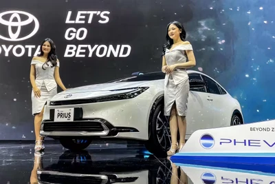 Toyota 'trình làng' nhiều mẫu xe hybrid