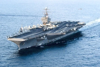 Tàu sân bay USS Abraham Lincoln và các tàu khu trục hộ tống đã tới Trung Đông