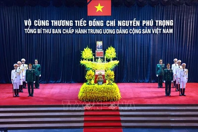 Bức tranh kính với hàng nghìn ảnh chân dung tưởng nhớ Tổng Bí thư Nguyễn Phú Trọng