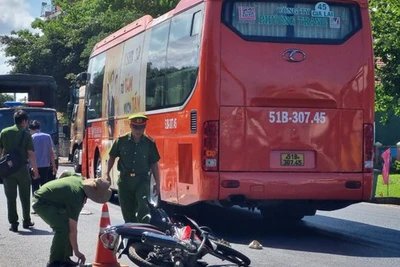 Xe khách tông xe máy, 2 học sinh tử vong thương tâm