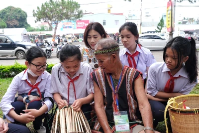 Đưa học sinh Gia Lai và Kon Tum đến gần với di sản 