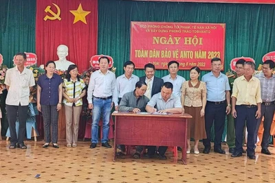 Ia Grai và Chư Sê khen thưởng 30 tập thể, cá nhân có thành tích trong bảo vệ an ninh Tổ quốc