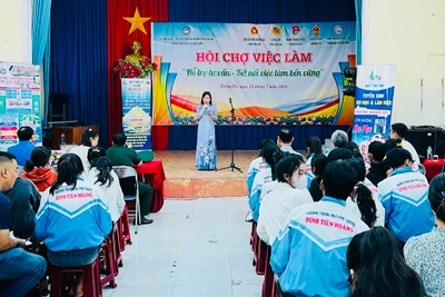 Krông Pa: Hơn 300 người lao động được tư vấn trực tiếp tại Hội chợ việc làm