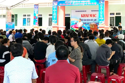 Gần 300 lao động huyện Kông Chro tham gia Sàn giao dịch việc làm