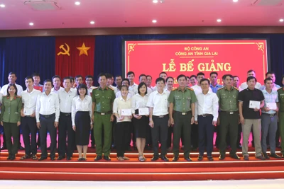 90 học viên được Công an tỉnh Gia Lai cấp giấy chứng nhận nghiệp vụ bảo vệ cơ quan, doanh nghiệp