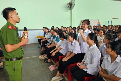 Pleiku: 432 giáo viên, học sinh tham gia ngoại khóa về an ninh học đường, an toàn giao thông