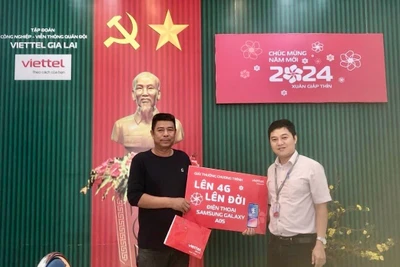 Viettel Gia Lai trao giải Chương trình “Lên 4G, lên đời” 