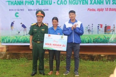 Thành Đoàn Pleiku và Đoàn Thanh niên Công an tỉnh trồng 6.000 cây xanh tại xã Gào