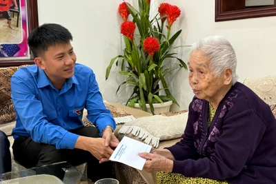 Thành Đoàn Pleiku thăm, tặng quà các Mẹ Việt Nam Anh hùng