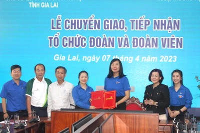 Chuyển giao 2 tổ chức Đoàn và 135 đoàn viên về Đoàn Thanh niên Vietcombank Việt Nam 