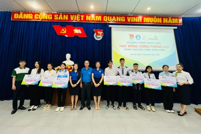 “Tiếp sức” học sinh, sinh viên Gia Lai đến trường