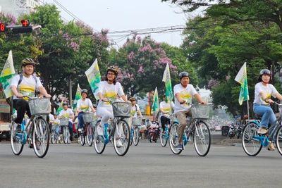 Học sinh Pleiku tham gia Ngày hội “Giao thông không khói cho hành tinh xanh”