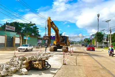 Đường Lê Đại Hành, TP. Pleiku (đoạn từ đường Vạn Kiếp-Ngã tư Biển Hồ) tăng 20 tỷ đồng từ vốn cân đối theo tiêu chí nguồn ngân sách địa phương. Ảnh: Hà Duy