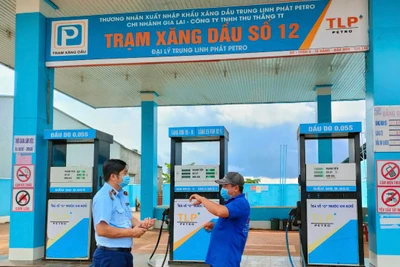 Tiếp tục giám sát, kiểm tra, xử lý vi phạm trong kinh doanh xăng dầu