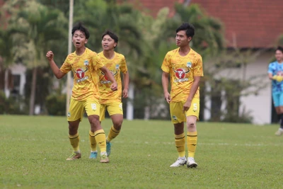 Hạ U17 Khánh Hòa, U17 Hoàng Anh Gia Lai độc chiếm ngôi đầu