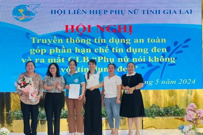 Ban Chủ nhiệm Câu lạc bộ “Phụ nữ nói không với tín dụng đen” ra mắt tại buổi truyền thông. Ảnh: Vũ Chi